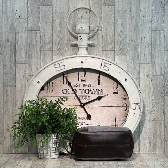 NWOT Gray & Brown Vegan Leather Cosmetics Makeup Travel Bag Roomy & Lightweight - Picture 6 of 9